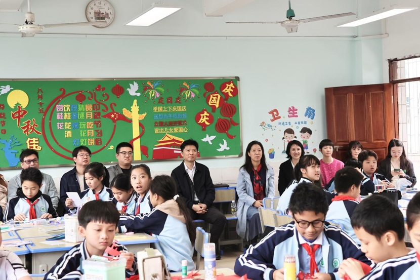 副校长张引带领教学团队来附属小学开展听课活动