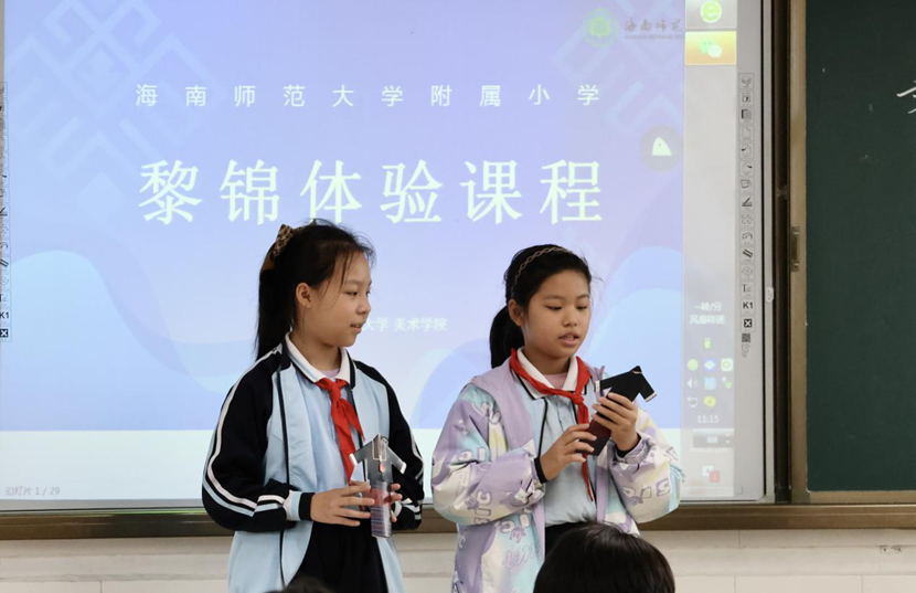 副校长张引带领教学团队来附属小学开展听课活动