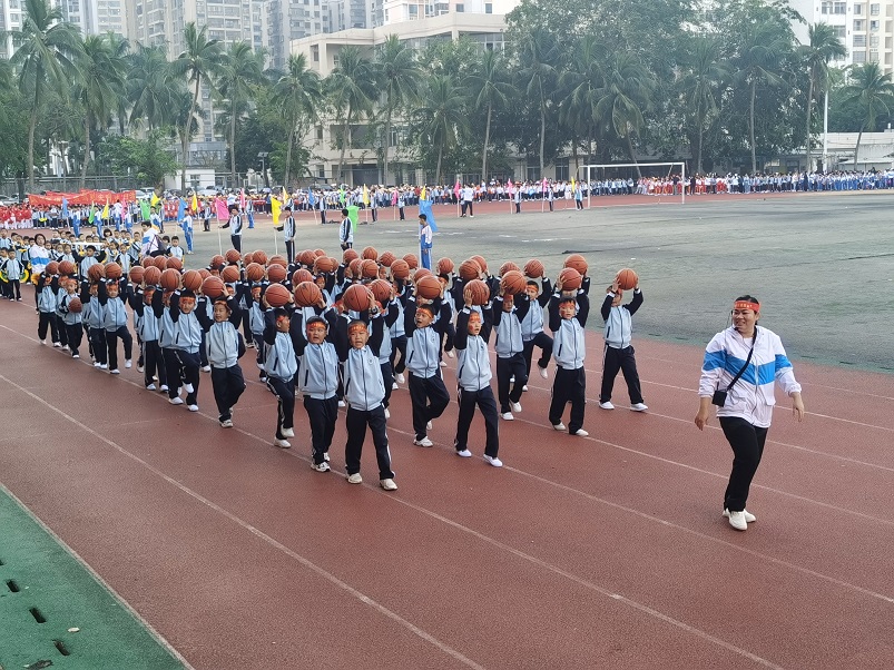 趣味运动我快乐,健体强国我能行――海南师范大学实验小学第二届体育艺术节