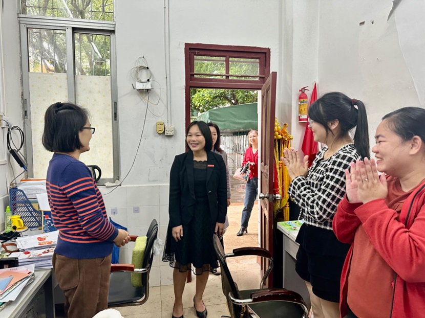 校领导到Cool18
调研新学期开学工作