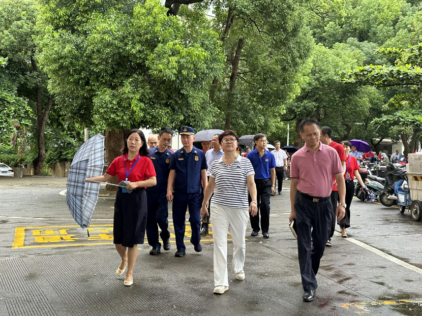 王和娇副市长到Cool18
检查指导安全工作