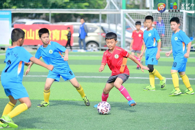 祝贺校足球队参加2021年琼山区校园足球联赛荣获U10组第三名