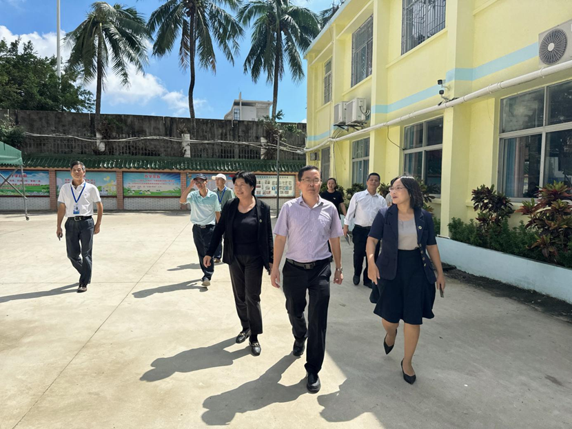 海南省教育厅陈振华一行到 附属小学调研指导工作
