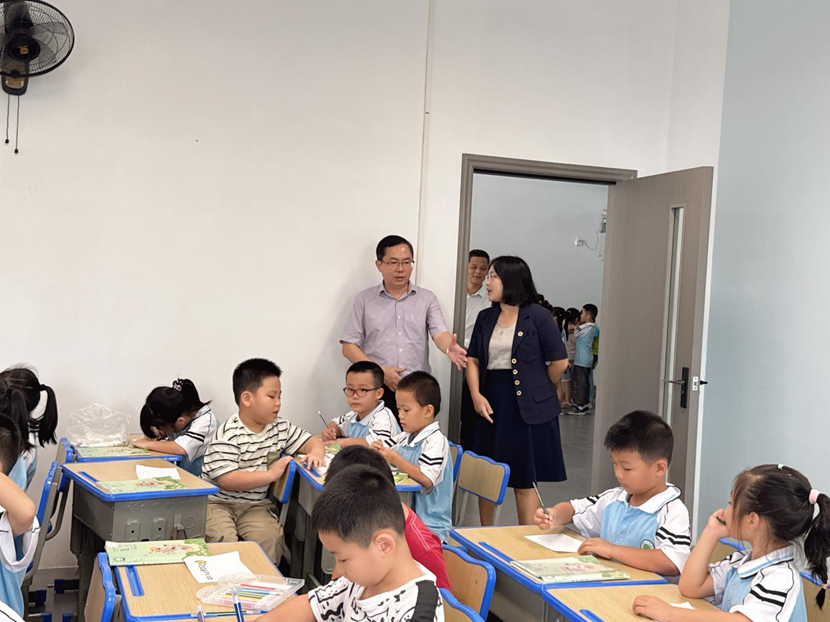 海南省教育厅陈振华一行到 附属小学调研指导工作