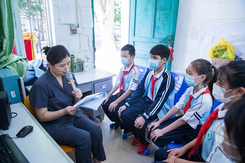 “远离校园暴力,拒绝校园欺凌”――海南师范大学实验小学法制进校园活动