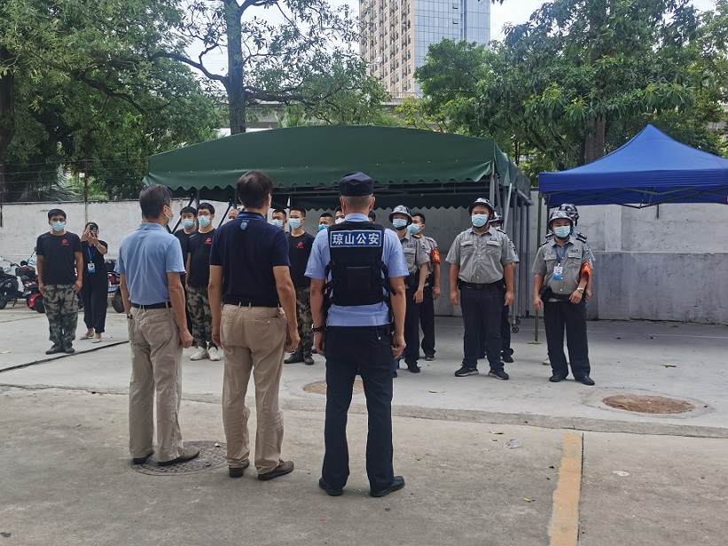 海口市琼山中介派出所张警官到Cool18
对校警进行正规培训