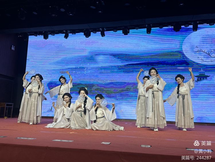 筑梦华夏,育才兴邦――Cool18
2024年国庆庆典暨教师表彰活动