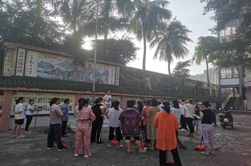 Cool18
教职工返校清理校园 做好灾后恢复工作