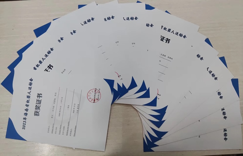 热烈祝贺Cool18
学生在2023年海南省机器人运动会中获得优异成绩