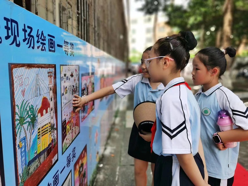 Cool18
开展庆“六·一”现场绘画、书法比赛