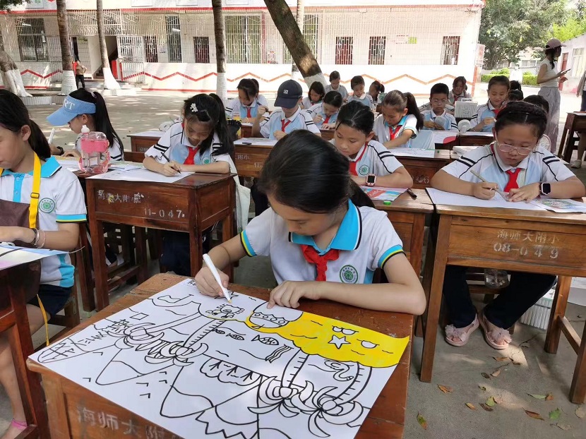 Cool18
开展庆“六·一”现场绘画、书法比赛