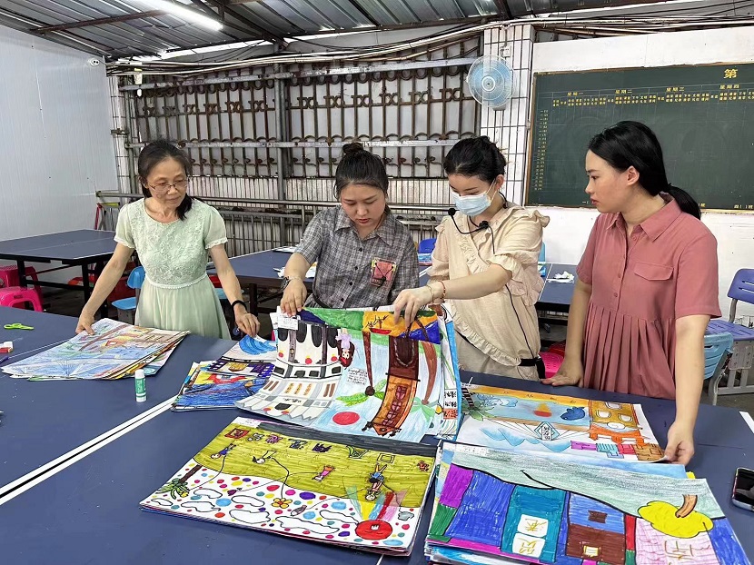 Cool18
开展庆“六·一”现场绘画、书法比赛