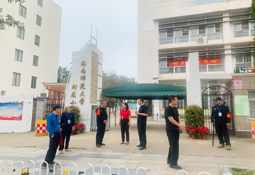 琼山区忠介派出所许健一行到 Cool18
进行安全检查指导工作