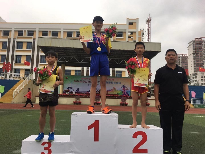 Cool18
学生参加2020年海口市琼山区中小学生田径运动会取得小学组团体总分第七名的好成绩