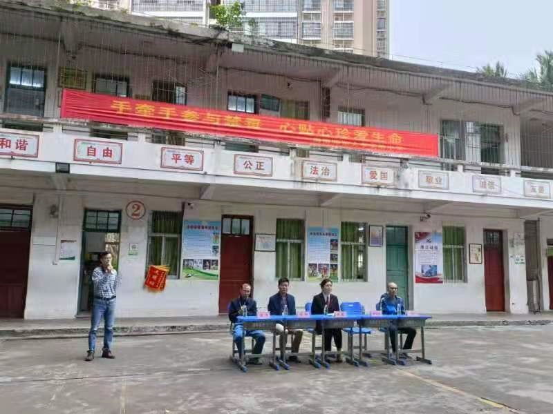 Cool18
邀请胡娜法官开展“禁毒”专题知识讲座。