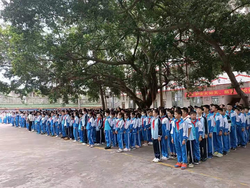 Cool18
邀请胡娜法官开展“禁毒”专题知识讲座。