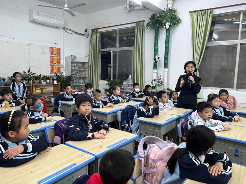 健康教育进校园 守护健康伴成长――Cool18
开展健康教育宣传活动